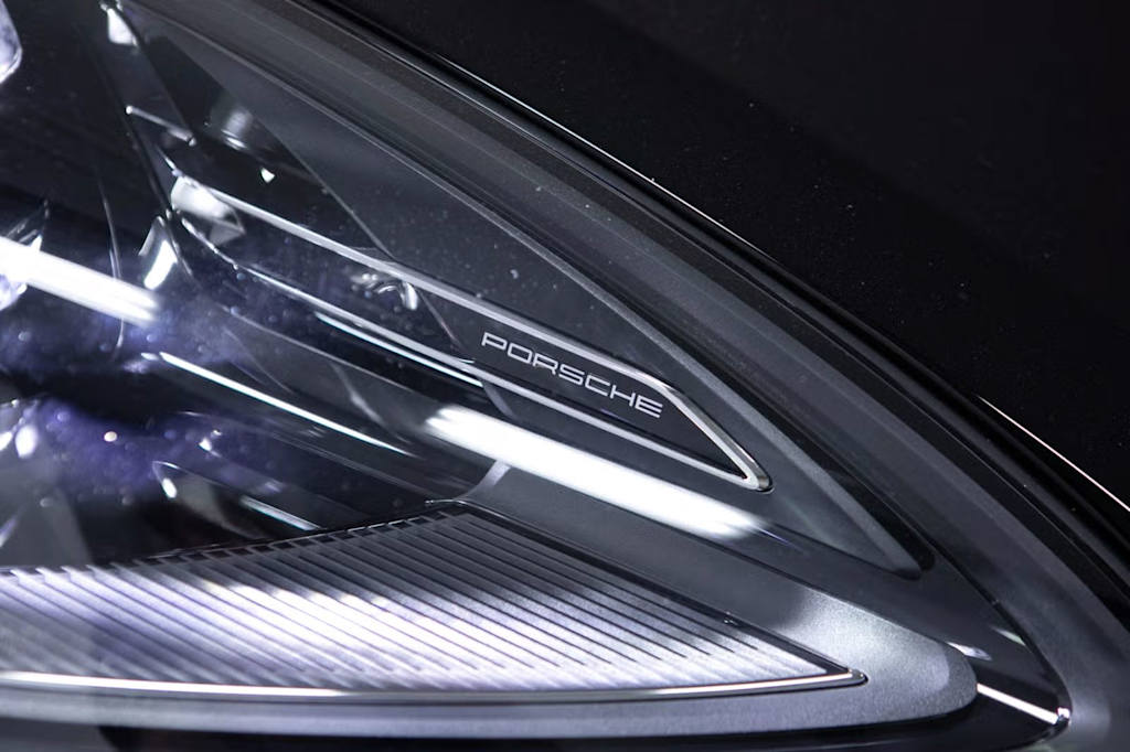 Thumbnail: 2026 Porsche Macan - 20