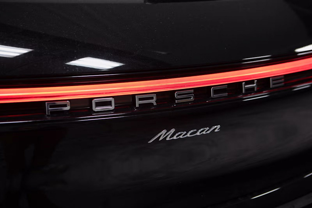Thumbnail: 2026 Porsche Macan - 22