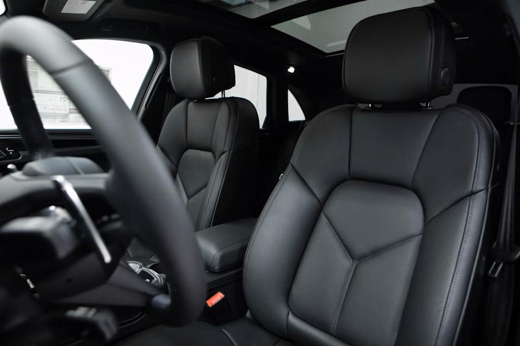 Thumbnail: 2026 Porsche Macan - 9