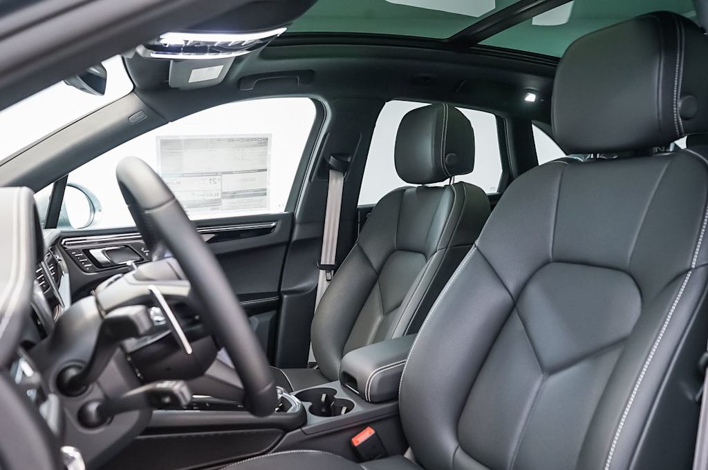 Thumbnail: 2026 Porsche Macan - 11