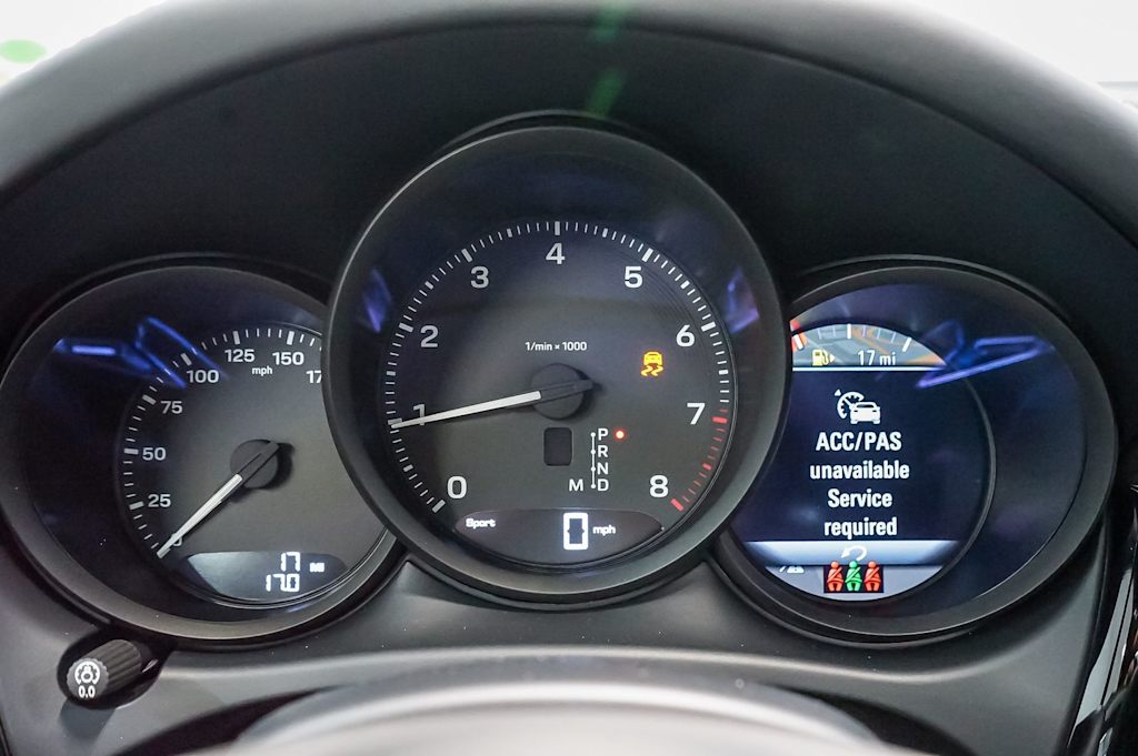 Thumbnail: 2026 Porsche Macan - 17