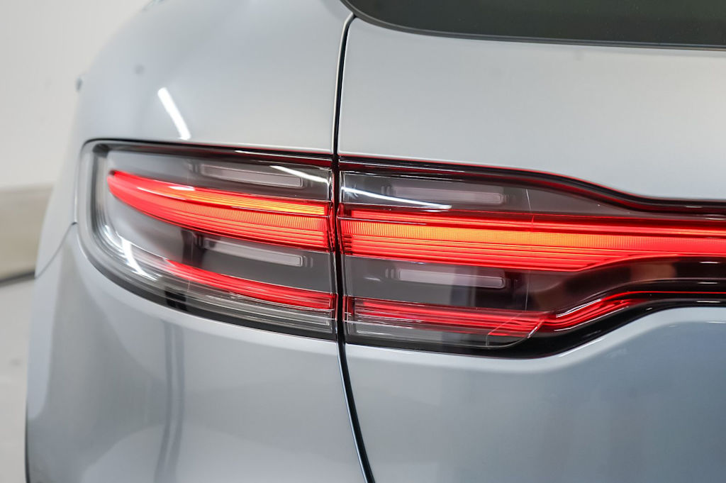 Thumbnail: 2026 Porsche Macan - 23
