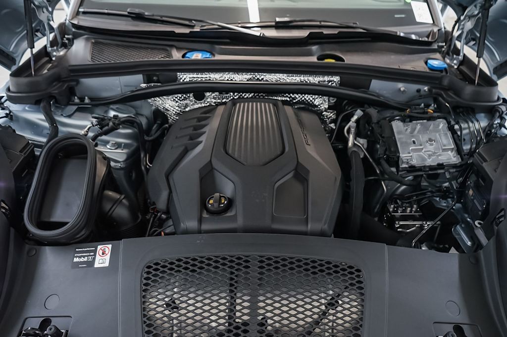 Thumbnail: 2026 Porsche Macan - 9