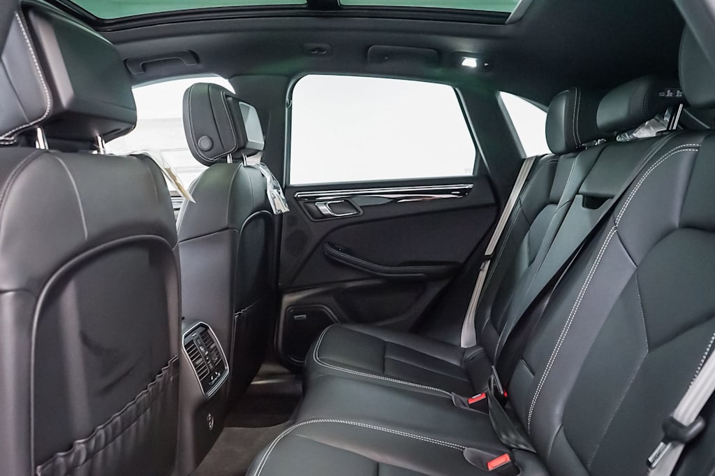 Thumbnail: 2026 Porsche Macan - 13
