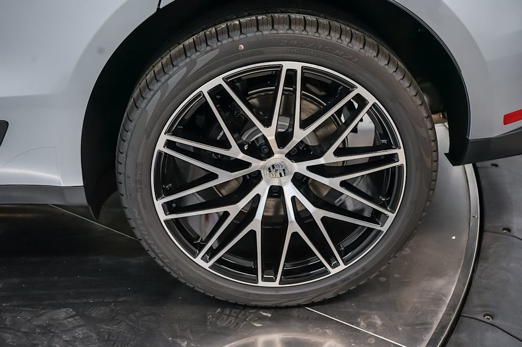 Thumbnail: 2026 Porsche Macan - 8