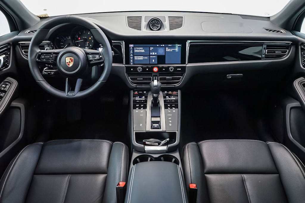 Thumbnail: 2026 Porsche Macan - 10