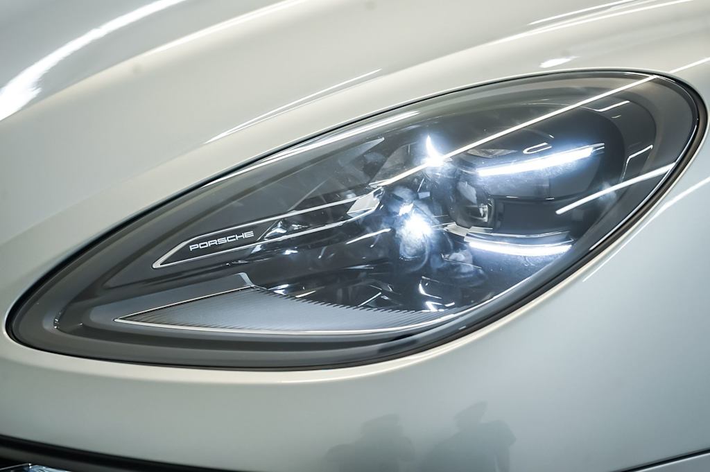 Thumbnail: 2026 Porsche Macan - 25