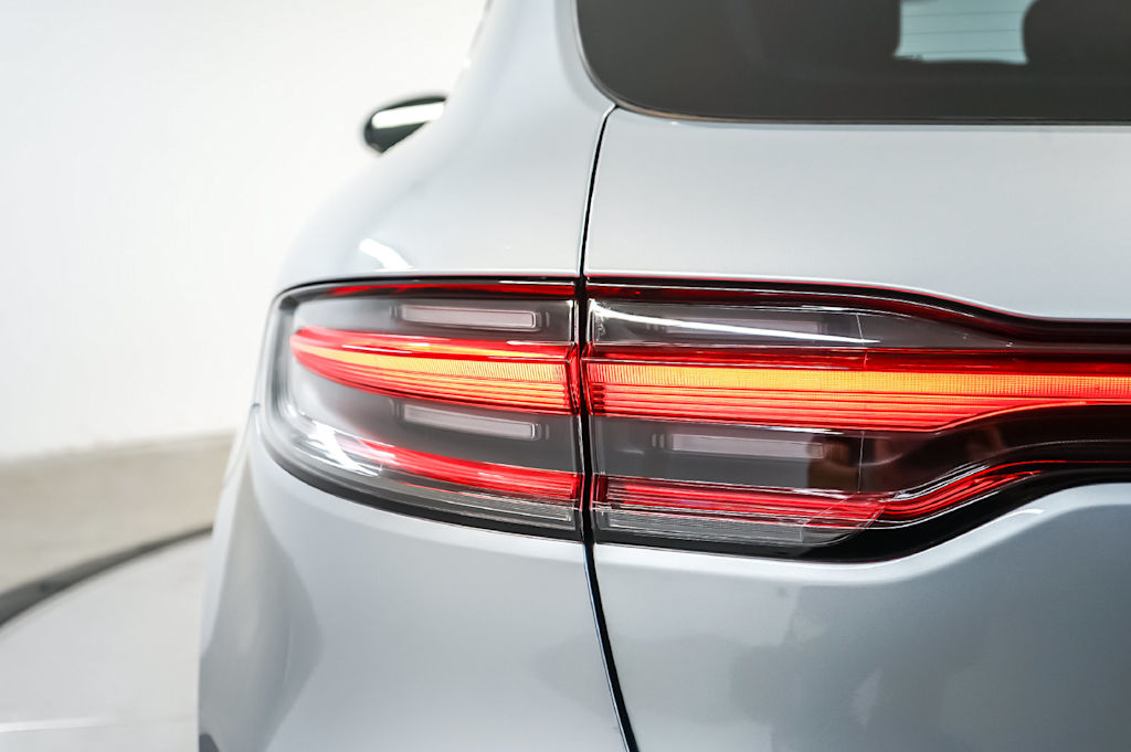 Thumbnail: 2026 Porsche Macan - 22