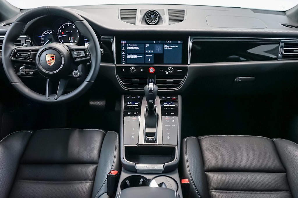 Thumbnail: 2026 Porsche Macan - 10