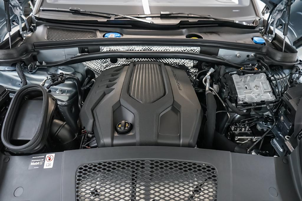 Thumbnail: 2026 Porsche Macan - 9
