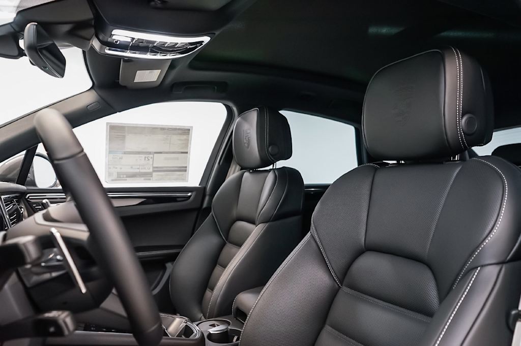 Thumbnail: 2026 Porsche Macan - 11