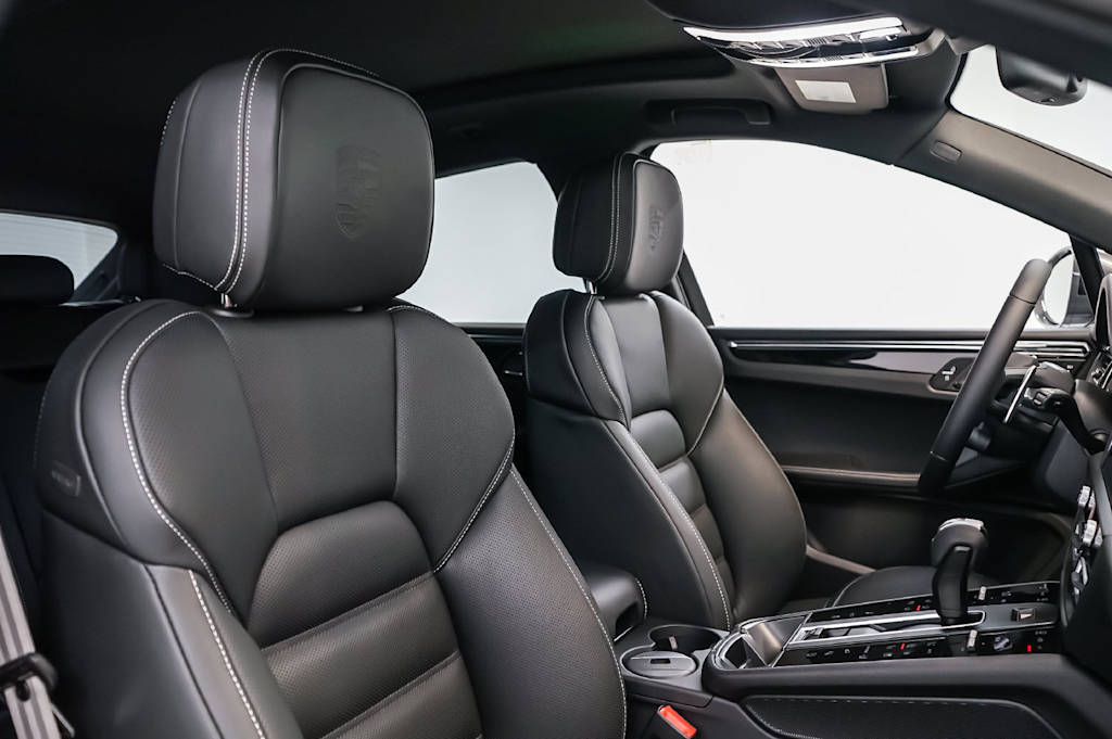 Thumbnail: 2026 Porsche Macan - 12