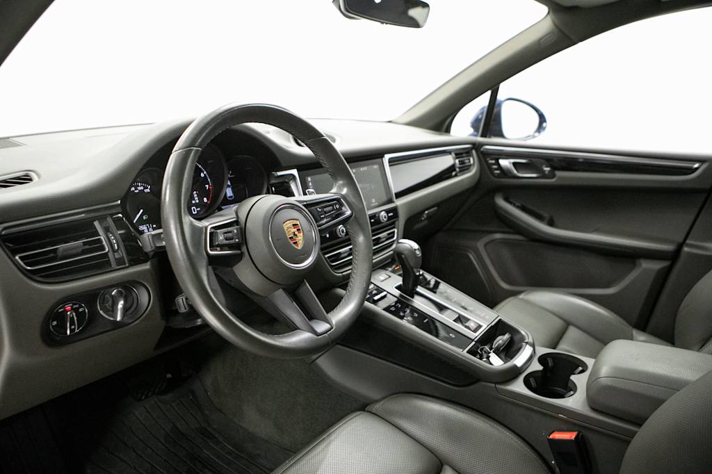 Thumbnail: 2023 Porsche Macan - 2