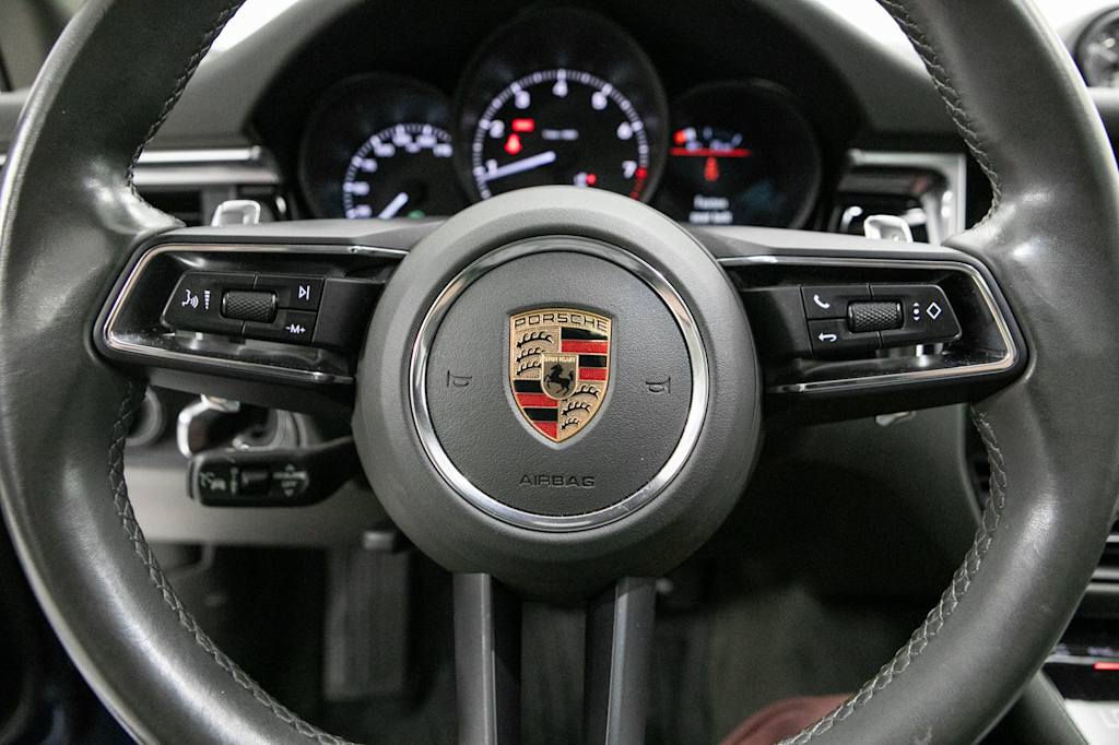 Thumbnail: 2023 Porsche Macan - 20