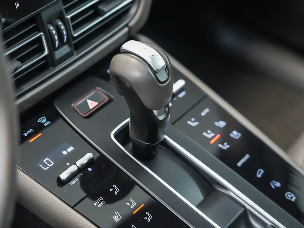 Thumbnail: 2023 Porsche Macan - 16
