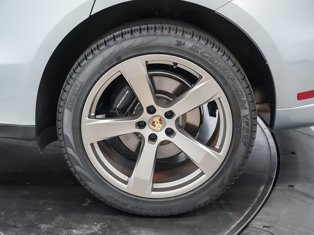Thumbnail: 2023 Porsche Macan - 23