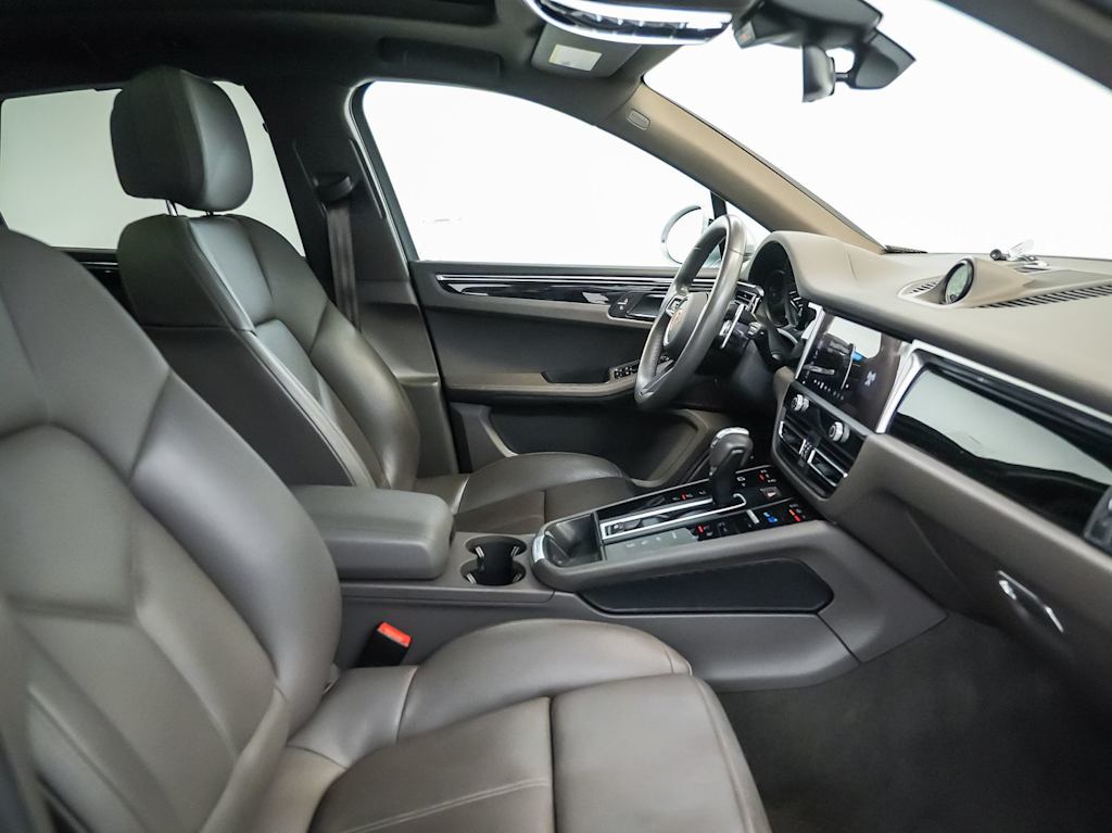 Thumbnail: 2023 Porsche Macan - 12
