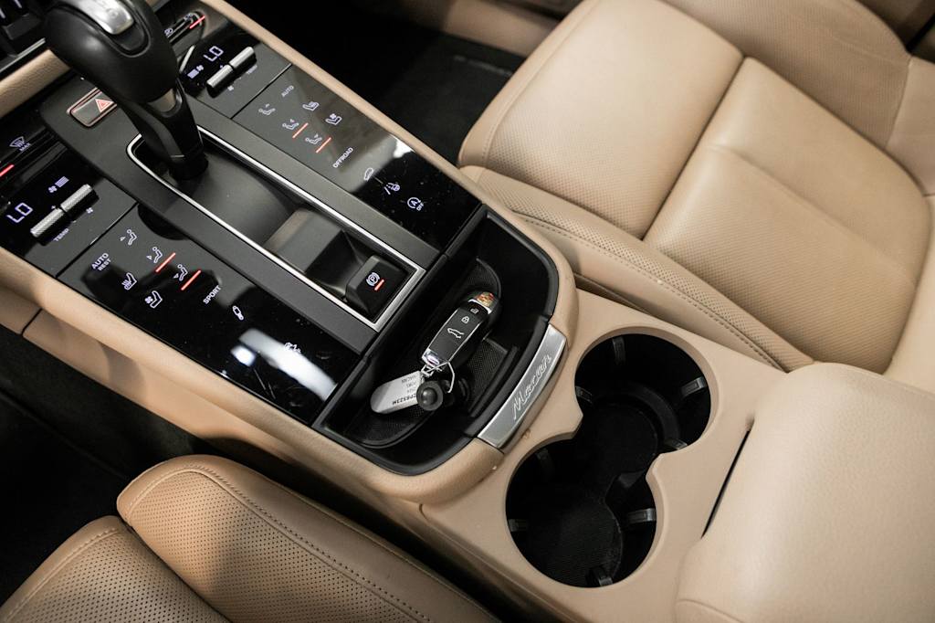 Thumbnail: 2024 Porsche Macan - 12