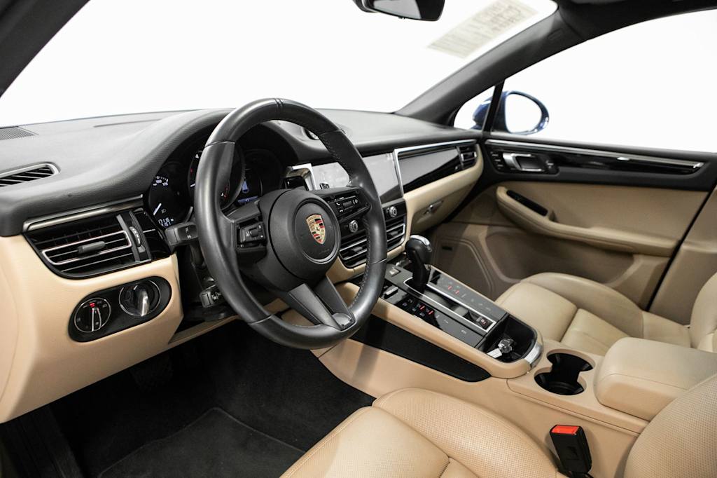 Thumbnail: 2024 Porsche Macan - 2