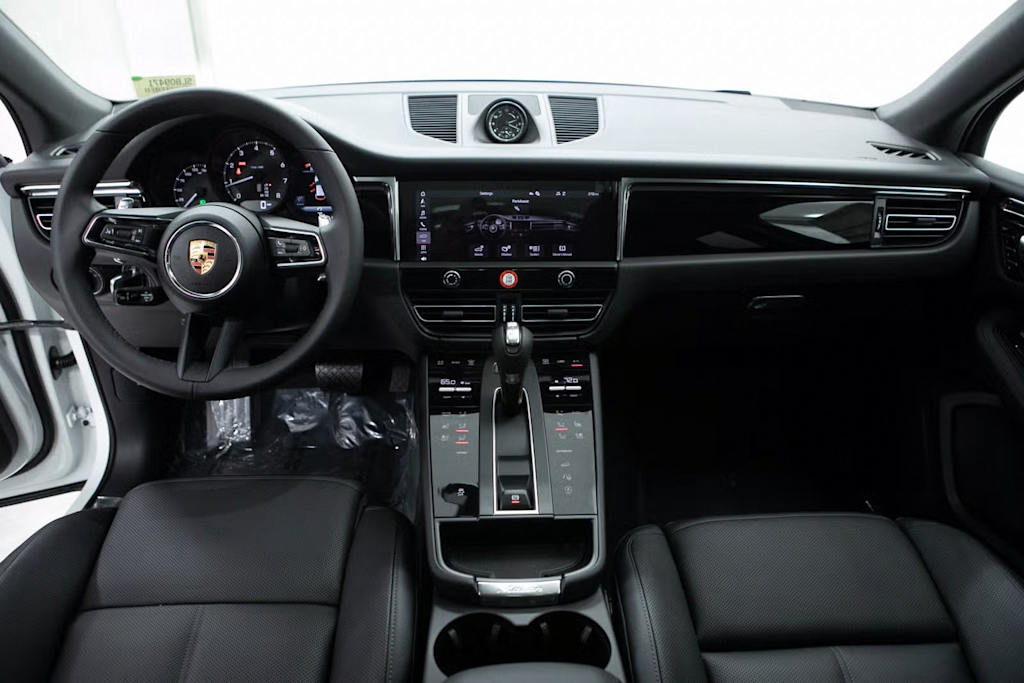 Thumbnail: 2025 Porsche Macan - 9