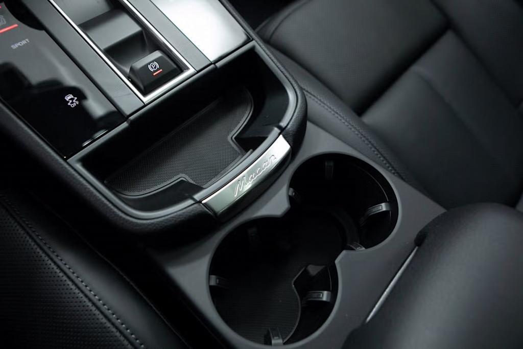 Thumbnail: 2025 Porsche Macan - 27