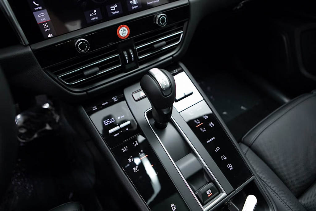 Thumbnail: 2025 Porsche Macan - 14