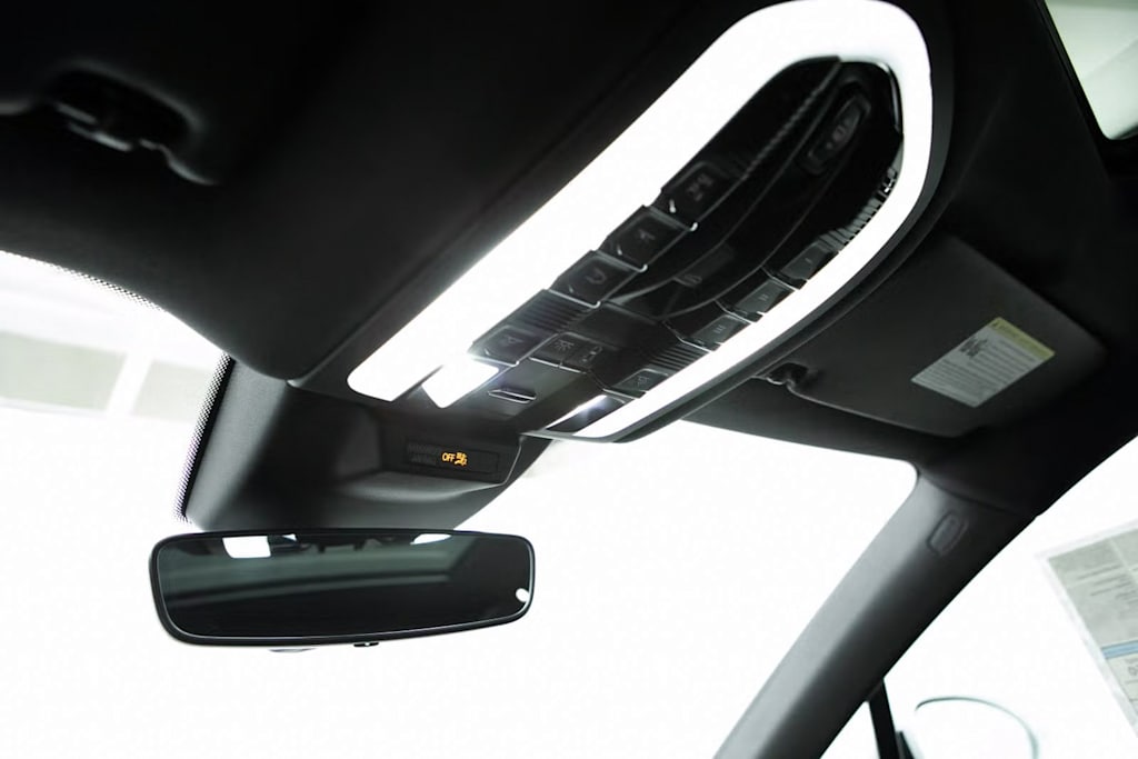 Thumbnail: 2025 Porsche Macan - 28