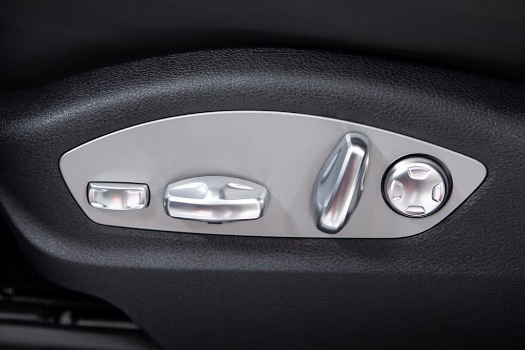 Thumbnail: 2025 Porsche Macan - 20