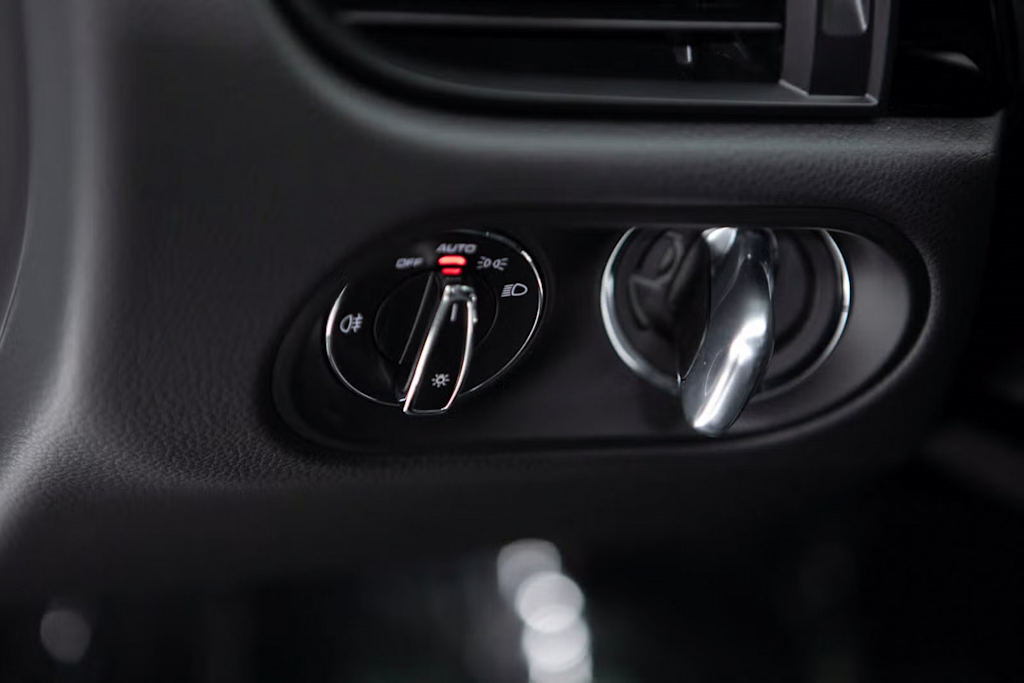 Thumbnail: 2025 Porsche Macan - 23