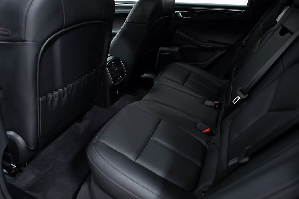 Thumbnail: 2025 Porsche Macan - 30