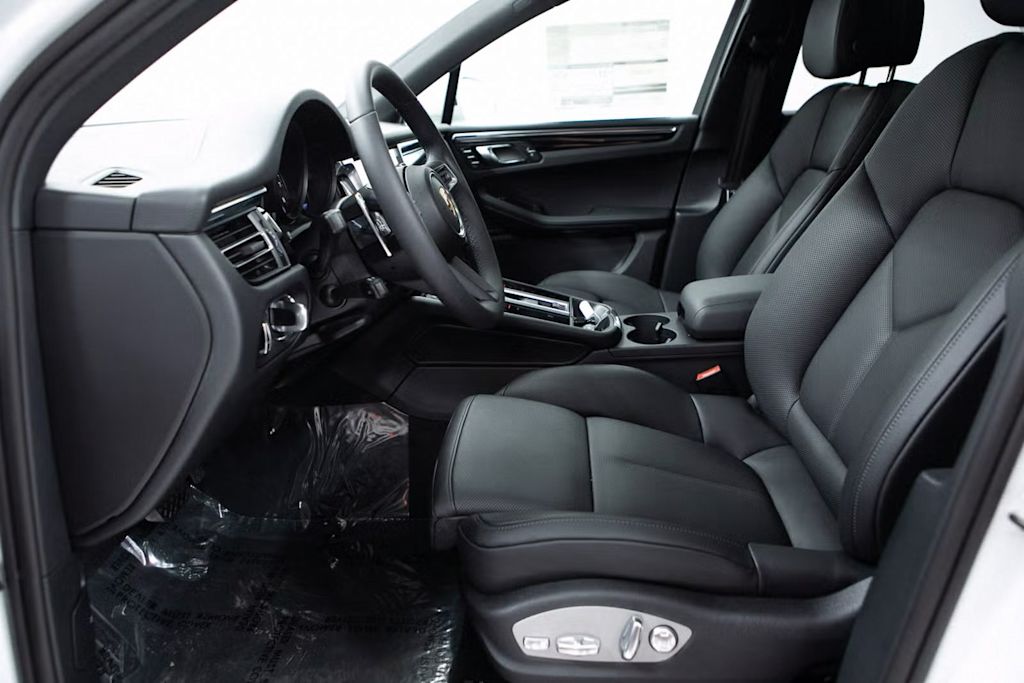 Thumbnail: 2025 Porsche Macan - 11