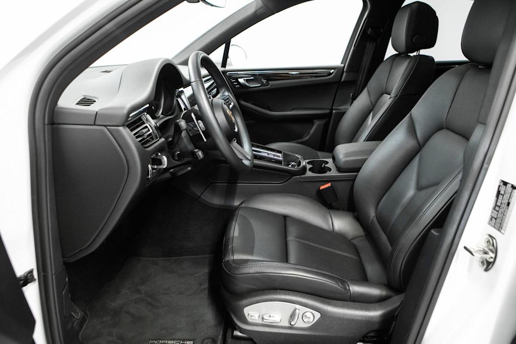 Thumbnail: 2025 Porsche Macan - 8