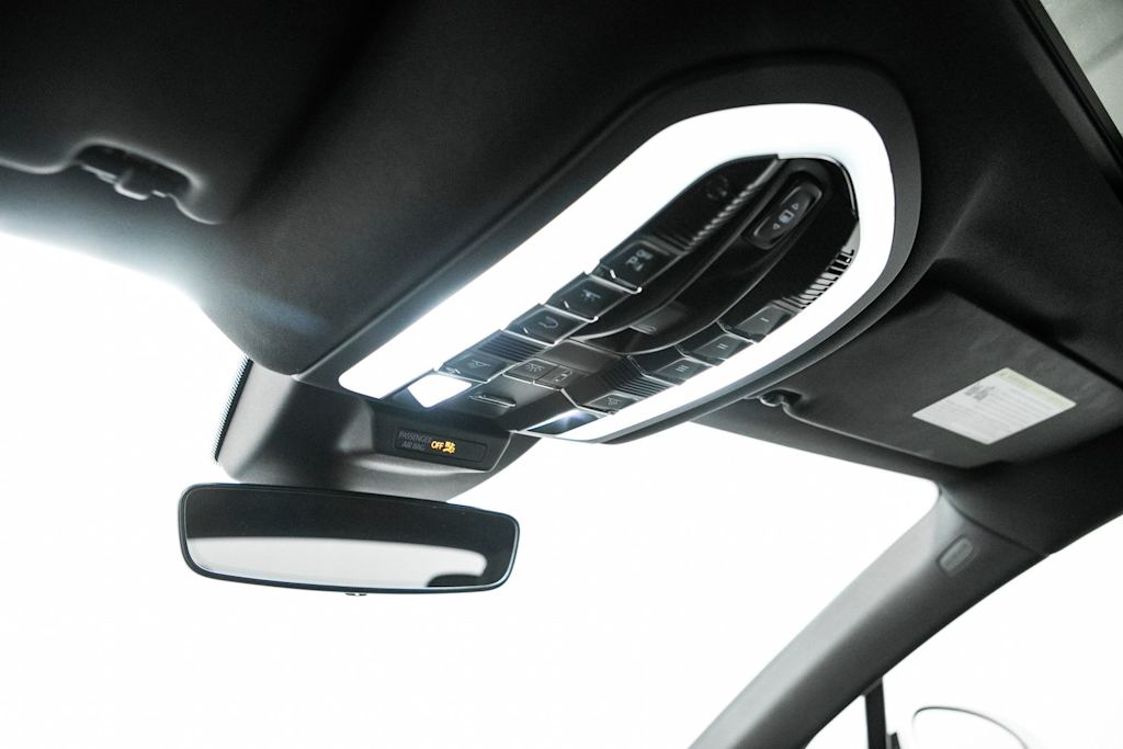 Thumbnail: 2025 Porsche Macan - 30