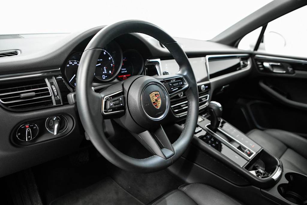 Thumbnail: 2025 Porsche Macan - 2