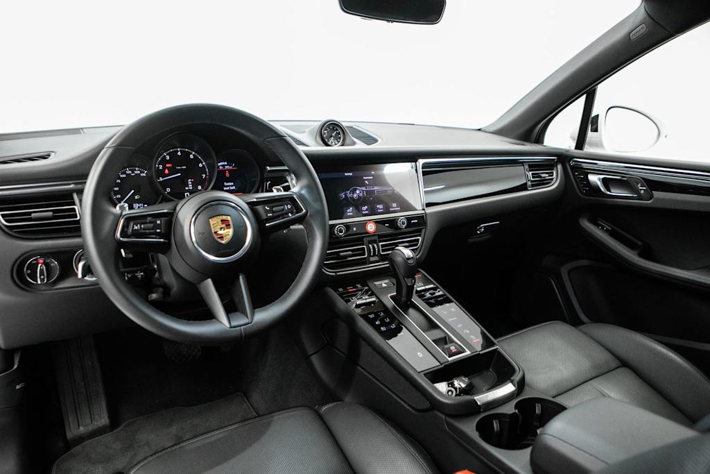 Thumbnail: 2025 Porsche Macan - 6