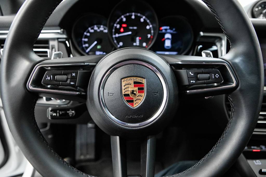 Thumbnail: 2025 Porsche Macan - 19