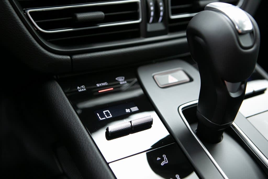 Thumbnail: 2025 Porsche Macan - 23