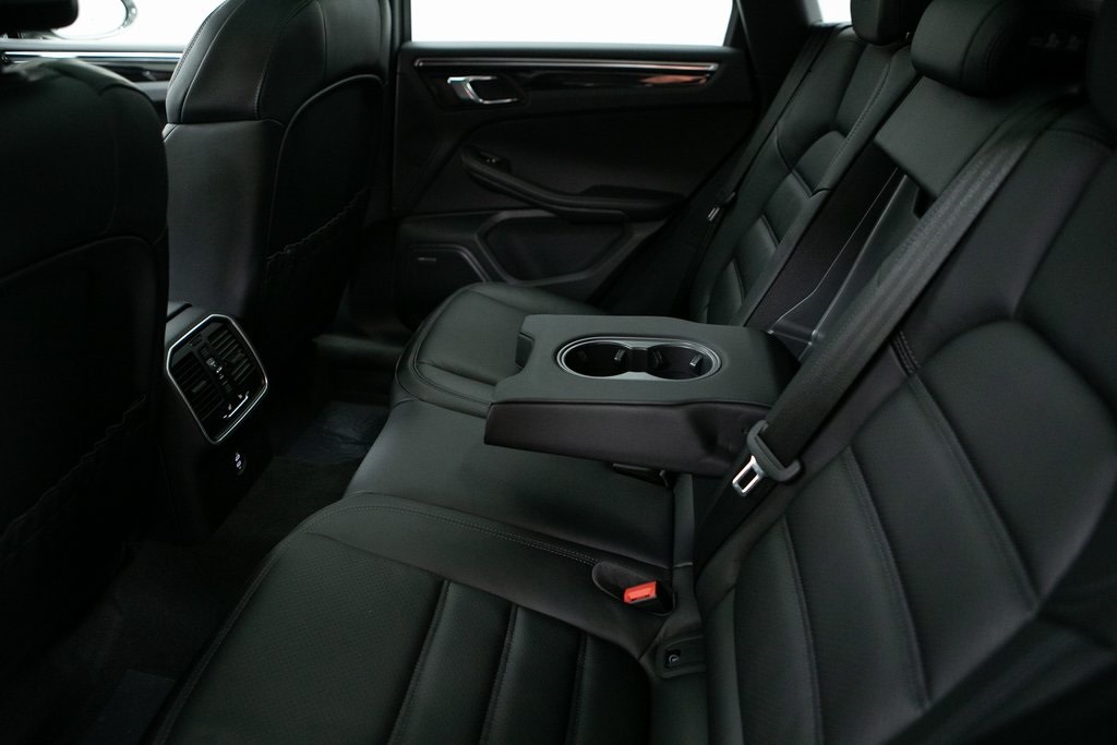 Thumbnail: 2025 Porsche Macan - 30