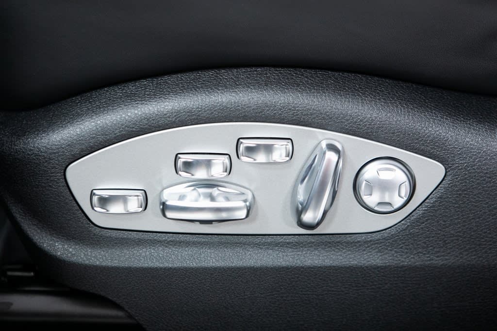 Thumbnail: 2025 Porsche Macan - 19