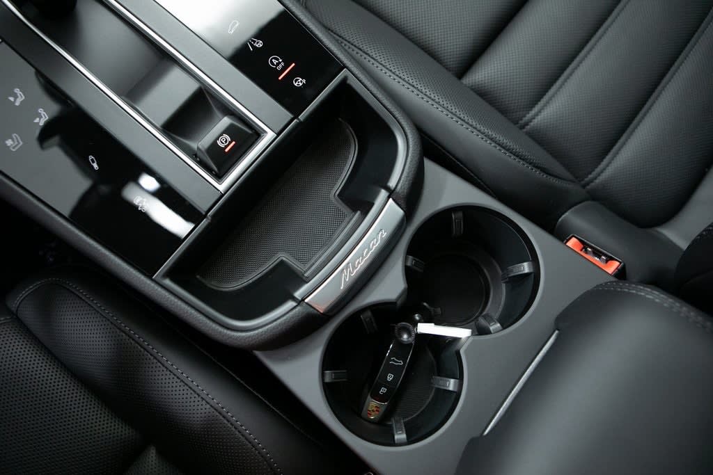 Thumbnail: 2025 Porsche Macan - 24