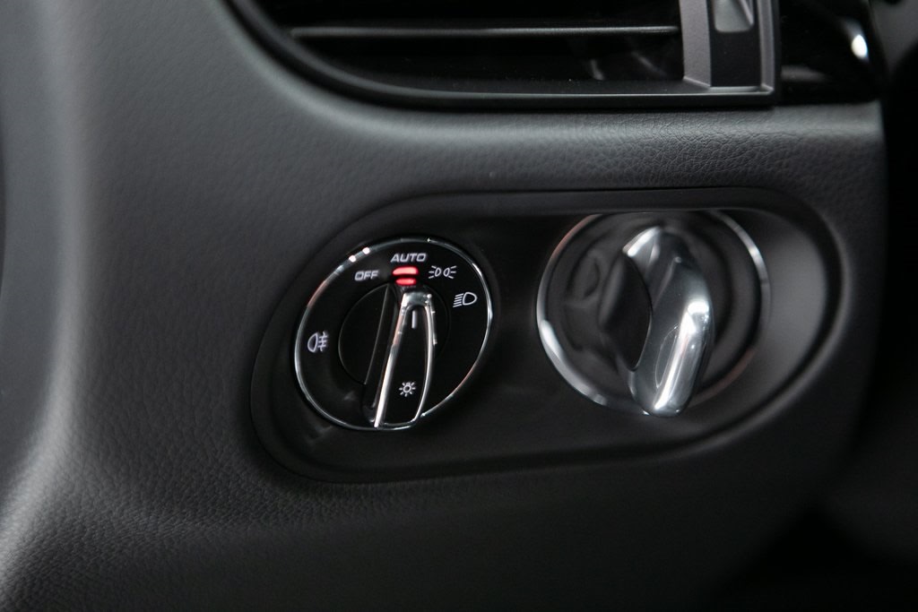 Thumbnail: 2025 Porsche Macan - 22