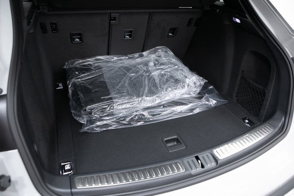 Thumbnail: 2025 Porsche Macan - 32