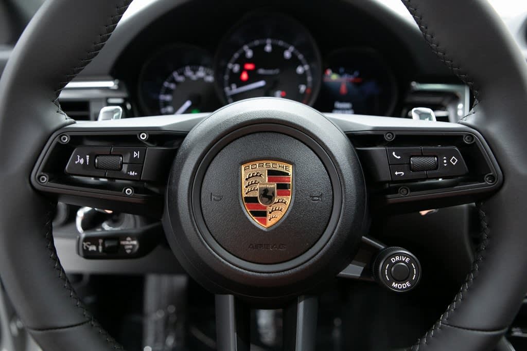 Thumbnail: 2025 Porsche Macan - 18