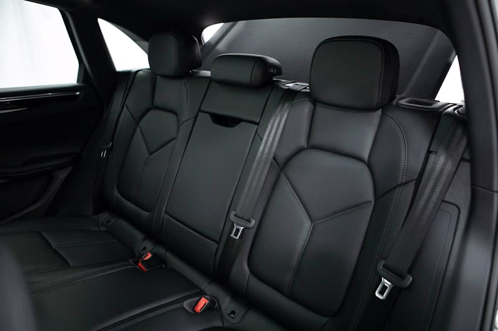 Thumbnail: 2026 Porsche Macan - 37