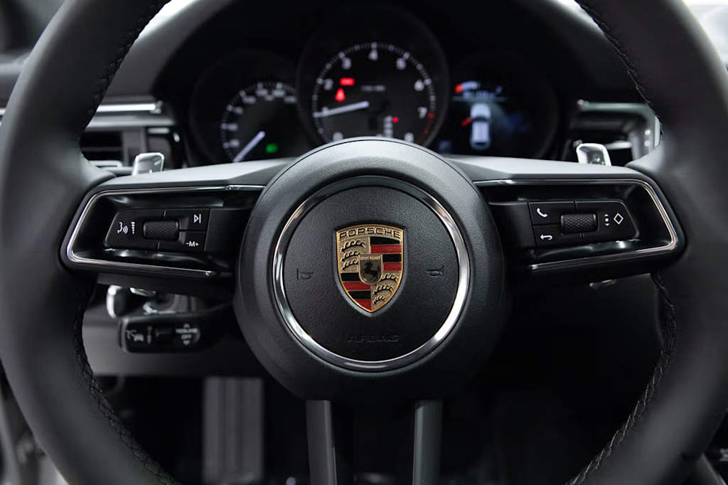 Thumbnail: 2026 Porsche Macan - 18