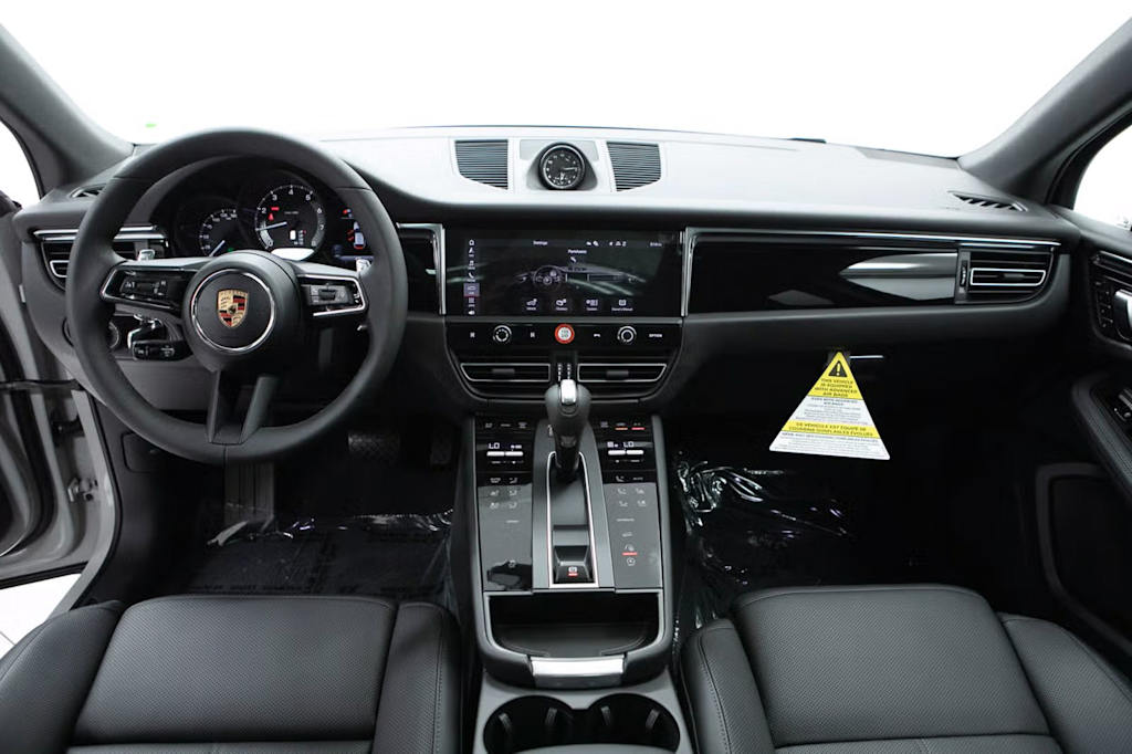 Thumbnail: 2026 Porsche Macan - 8