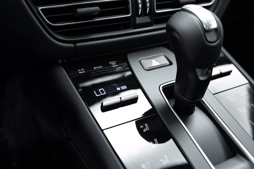 Thumbnail: 2026 Porsche Macan - 13