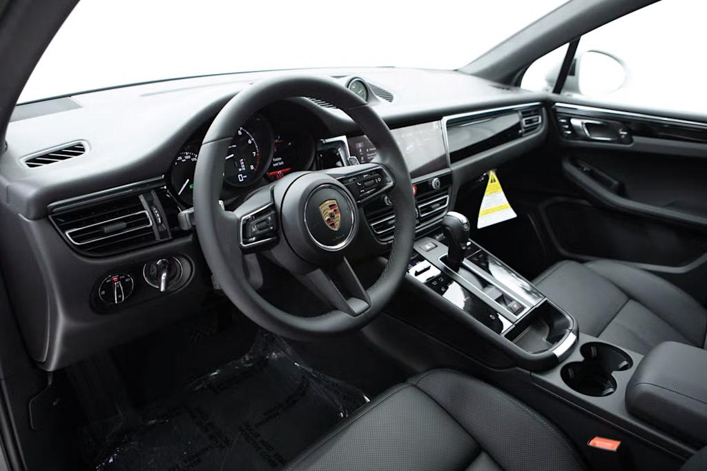 Thumbnail: 2026 Porsche Macan - 2