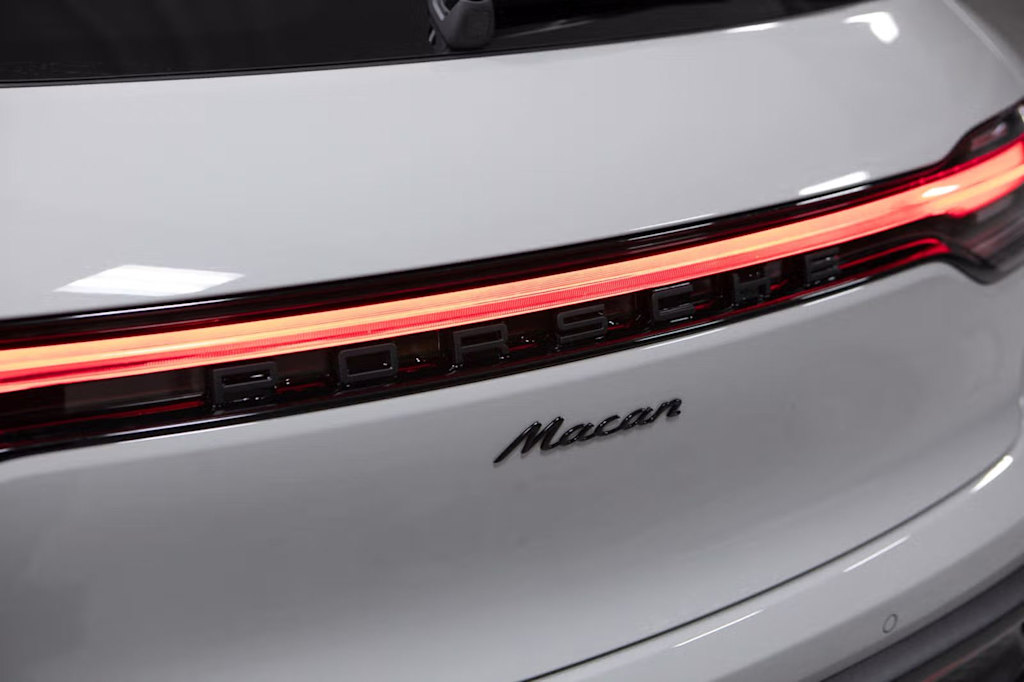Thumbnail: 2026 Porsche Macan - 21
