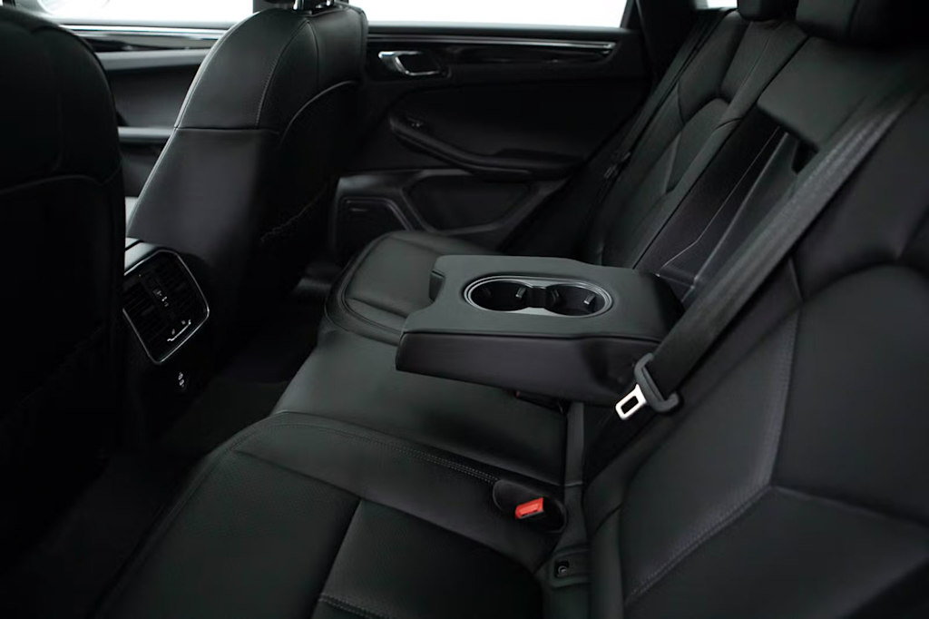 Thumbnail: 2026 Porsche Macan - 11